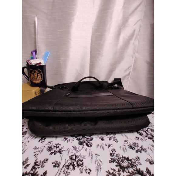 Aer Black Laptop Carry Spacious Bag 17" X 13" - Picture 4 of 10